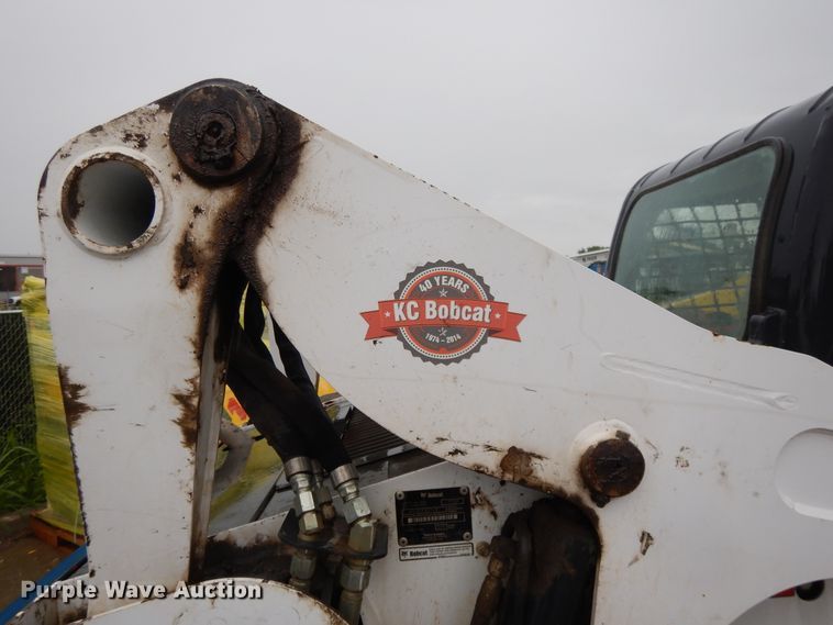 image for item DF5218 2015 Bobcat T750  tracked skid steer loader