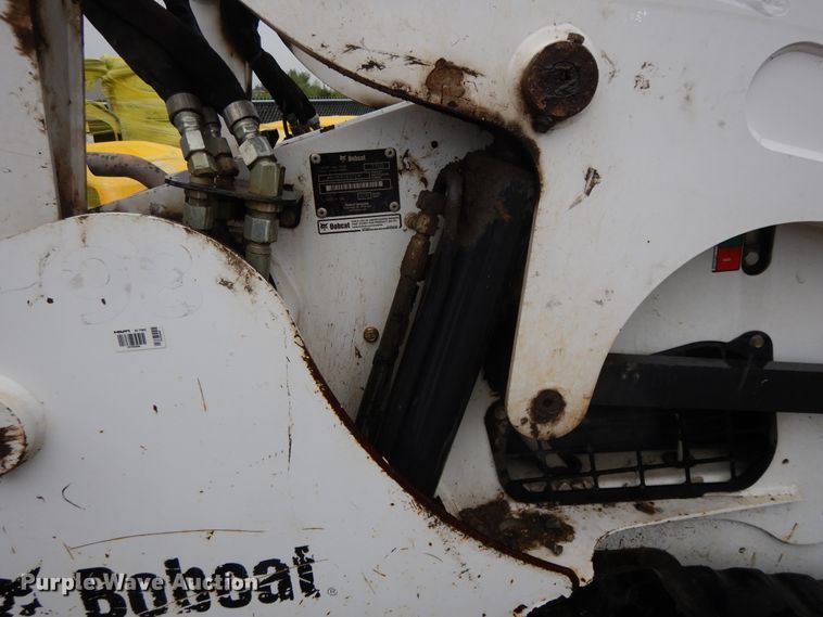 image for item DF5218 2015 Bobcat T750  tracked skid steer loader