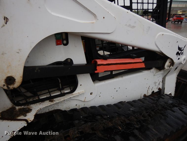 image for item DF5218 2015 Bobcat T750  tracked skid steer loader