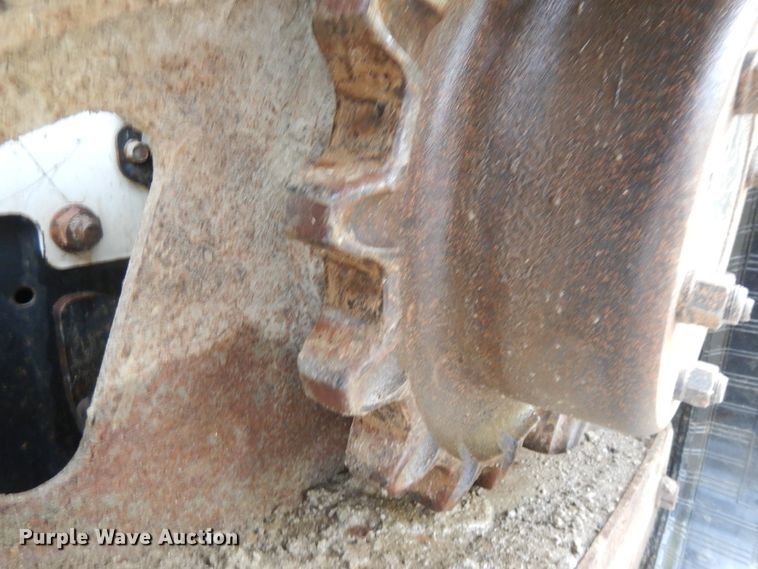 image for item DF5218 2015 Bobcat T750  tracked skid steer loader