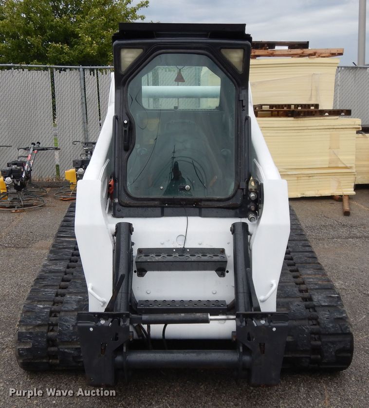 image for item DF5221 2005 Bobcat T300  tracked skid steer loader