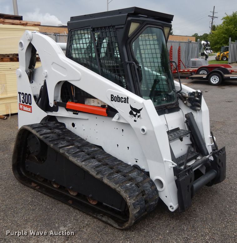 image for item DF5221 2005 Bobcat T300  tracked skid steer loader