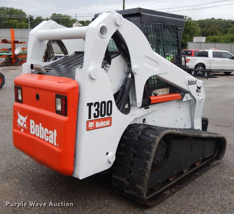 image for item DF5221 2005 Bobcat T300  tracked skid steer loader
