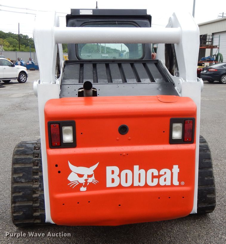 image for item DF5221 2005 Bobcat T300  tracked skid steer loader