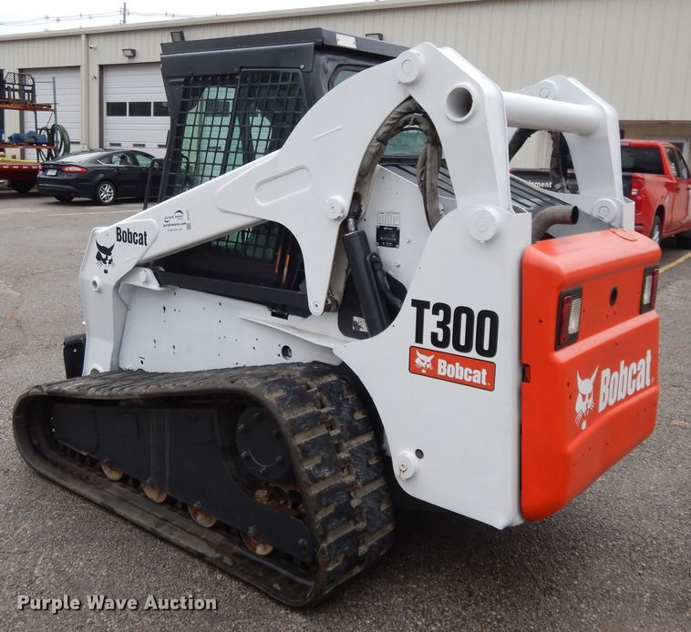 image for item DF5221 2005 Bobcat T300  tracked skid steer loader
