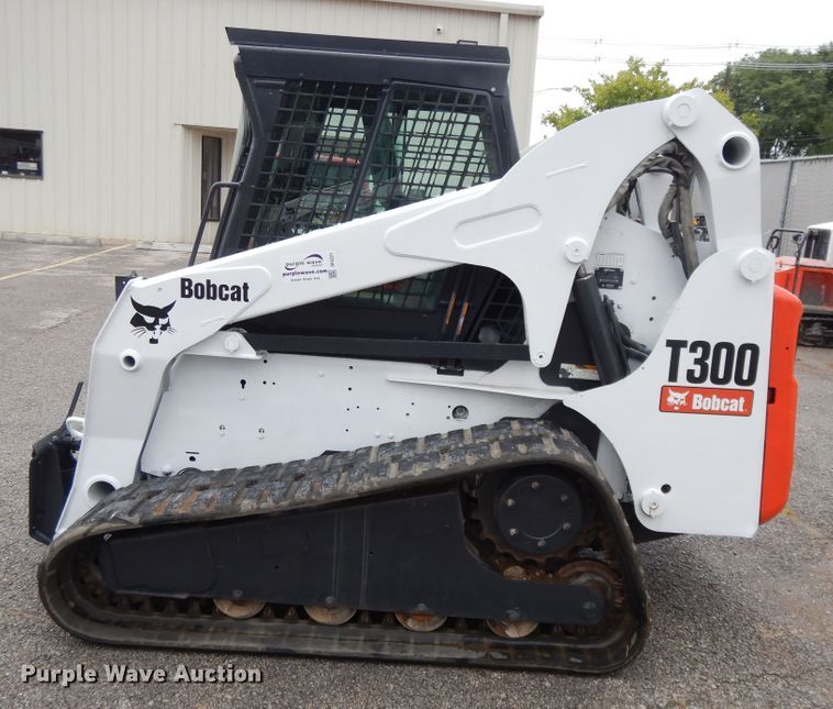 image for item DF5221 2005 Bobcat T300  tracked skid steer loader