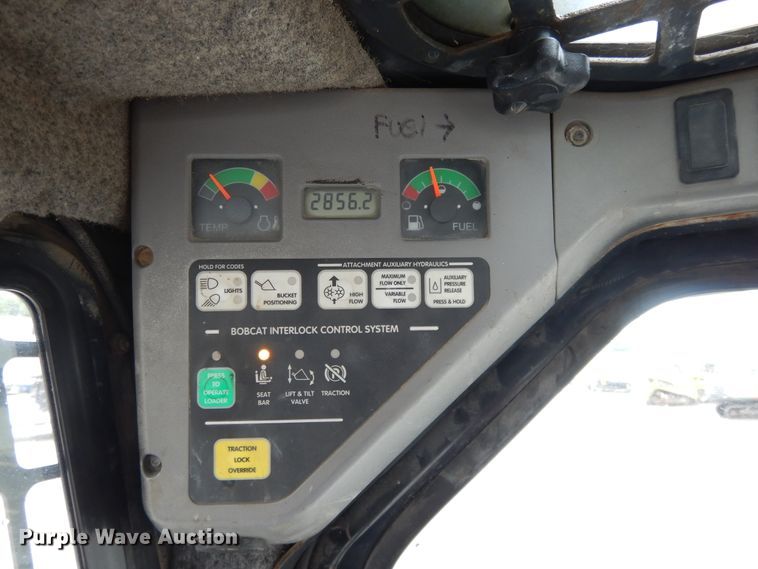 image for item DF5221 2005 Bobcat T300  tracked skid steer loader