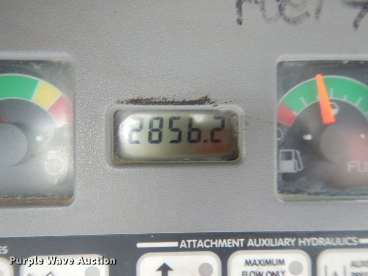 image for item DF5221 2005 Bobcat T300  tracked skid steer loader