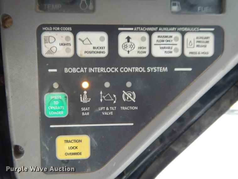 image for item DF5221 2005 Bobcat T300  tracked skid steer loader