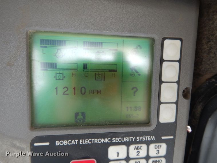 image for item DF5221 2005 Bobcat T300  tracked skid steer loader