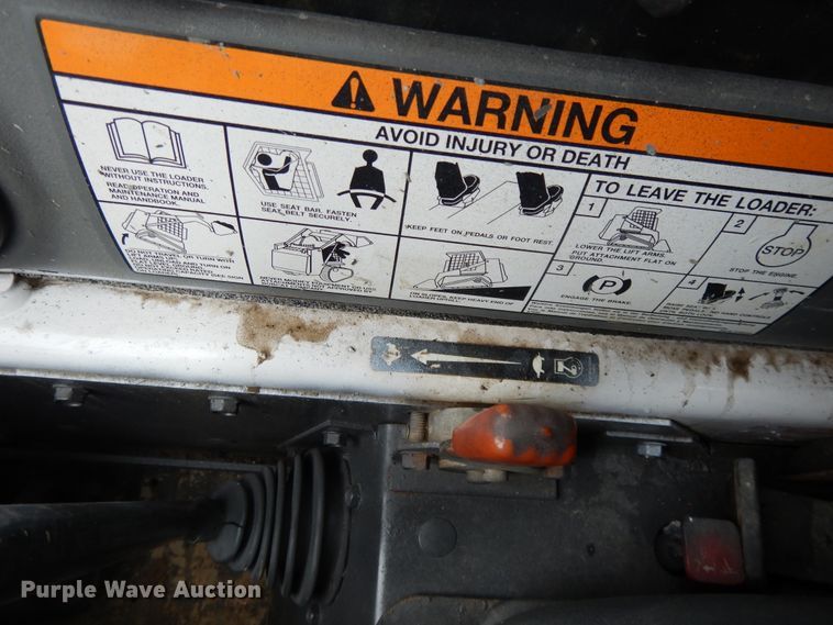 image for item DF5221 2005 Bobcat T300  tracked skid steer loader