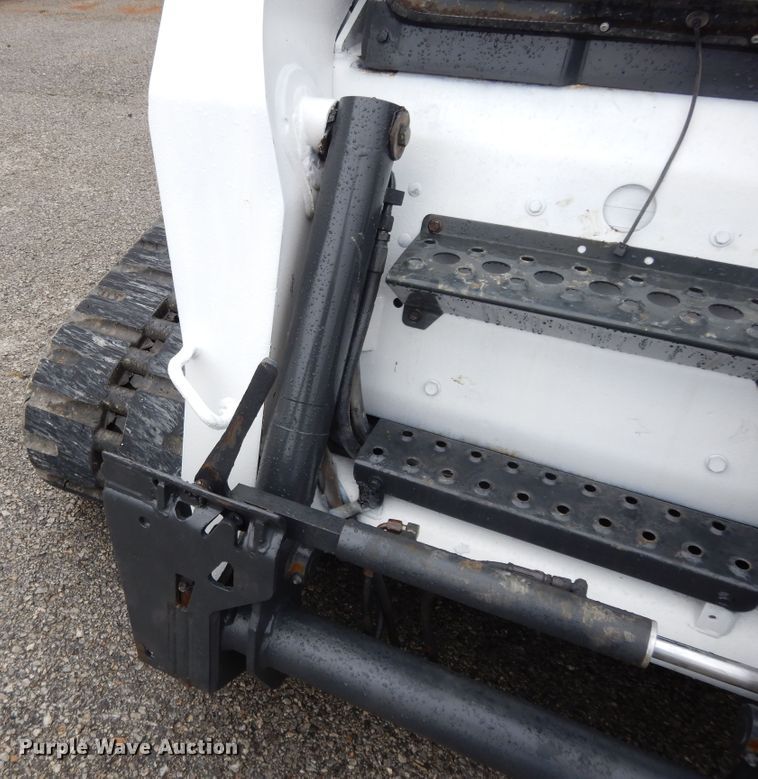 image for item DF5221 2005 Bobcat T300  tracked skid steer loader