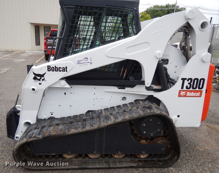 image for item DF5221 2005 Bobcat T300  tracked skid steer loader