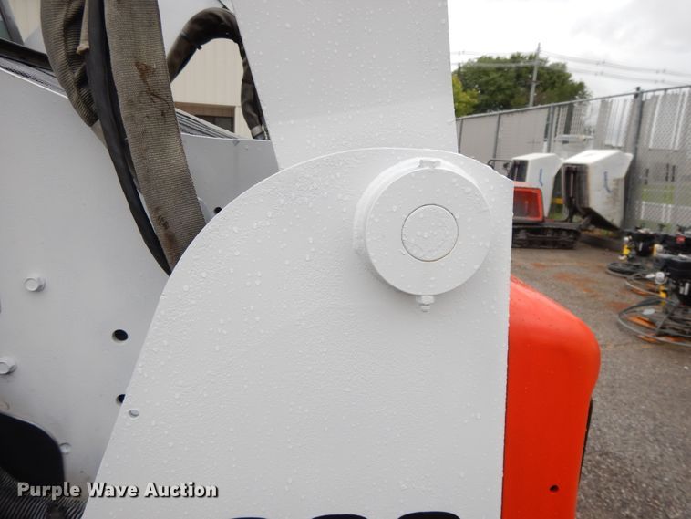 image for item DF5221 2005 Bobcat T300  tracked skid steer loader