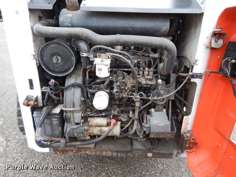 image for item DF5221 2005 Bobcat T300  tracked skid steer loader