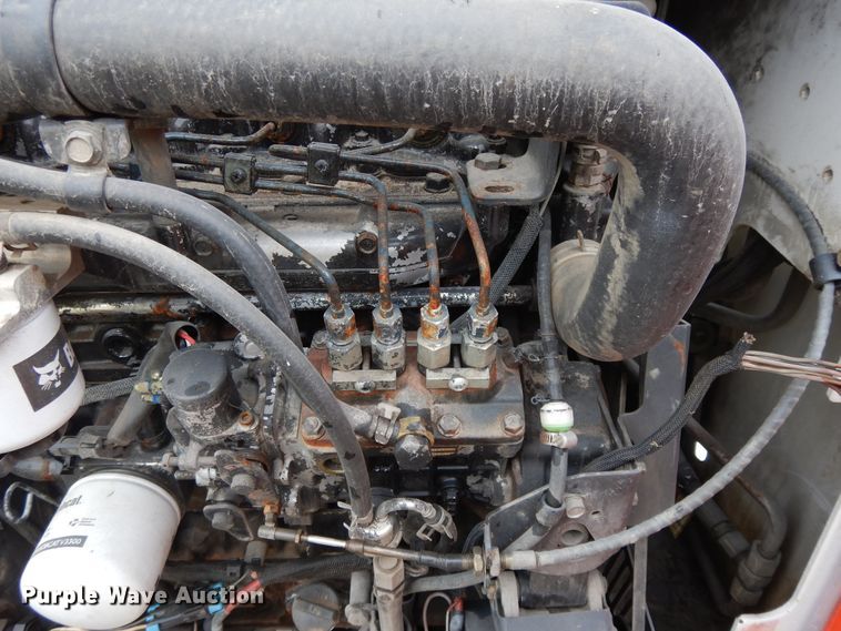 image for item DF5221 2005 Bobcat T300  tracked skid steer loader