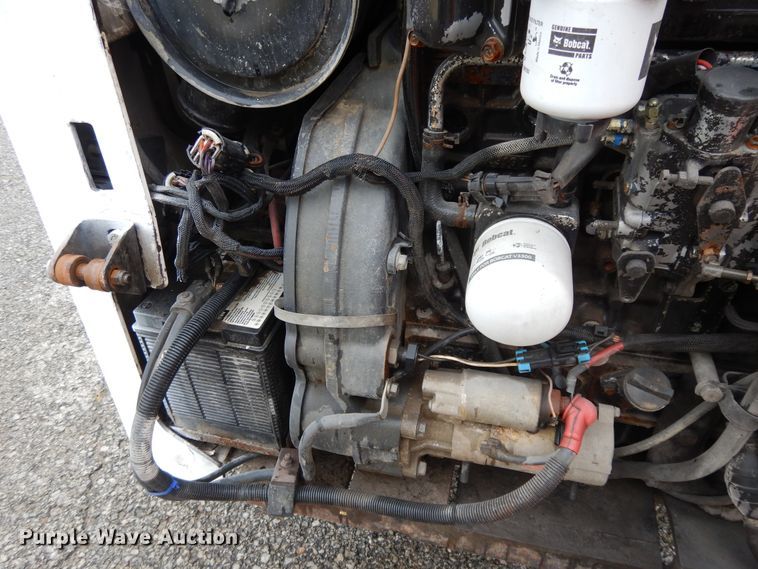 image for item DF5221 2005 Bobcat T300  tracked skid steer loader