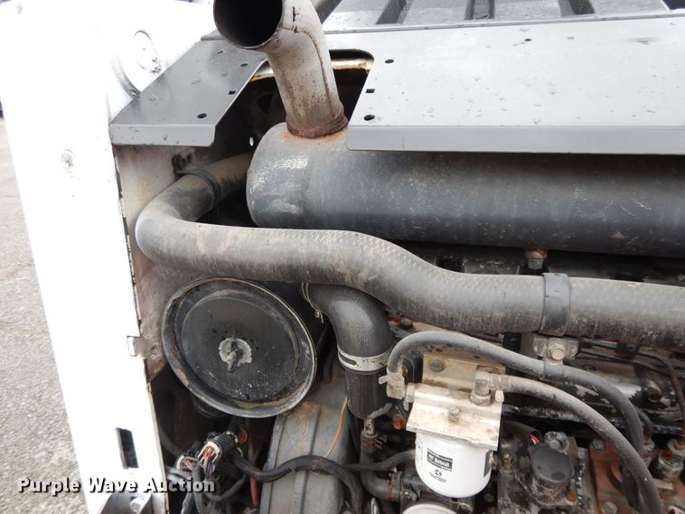 image for item DF5221 2005 Bobcat T300  tracked skid steer loader