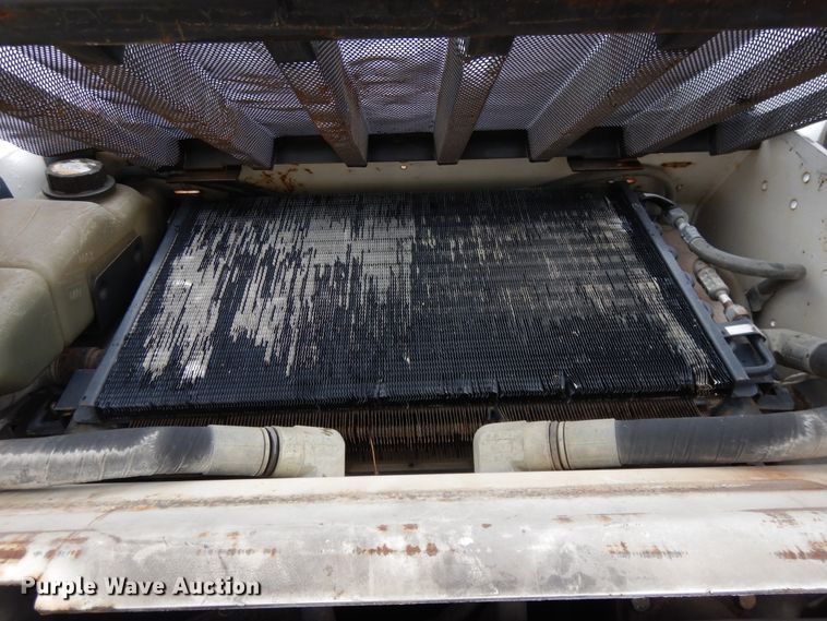 image for item DF5221 2005 Bobcat T300  tracked skid steer loader