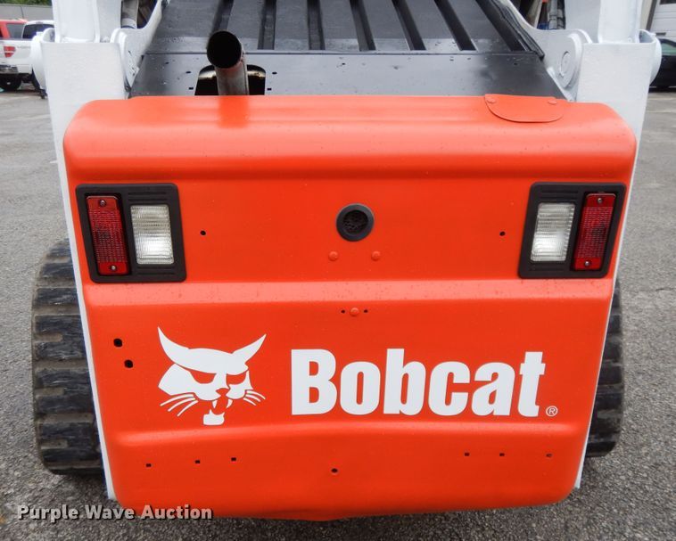 image for item DF5221 2005 Bobcat T300  tracked skid steer loader