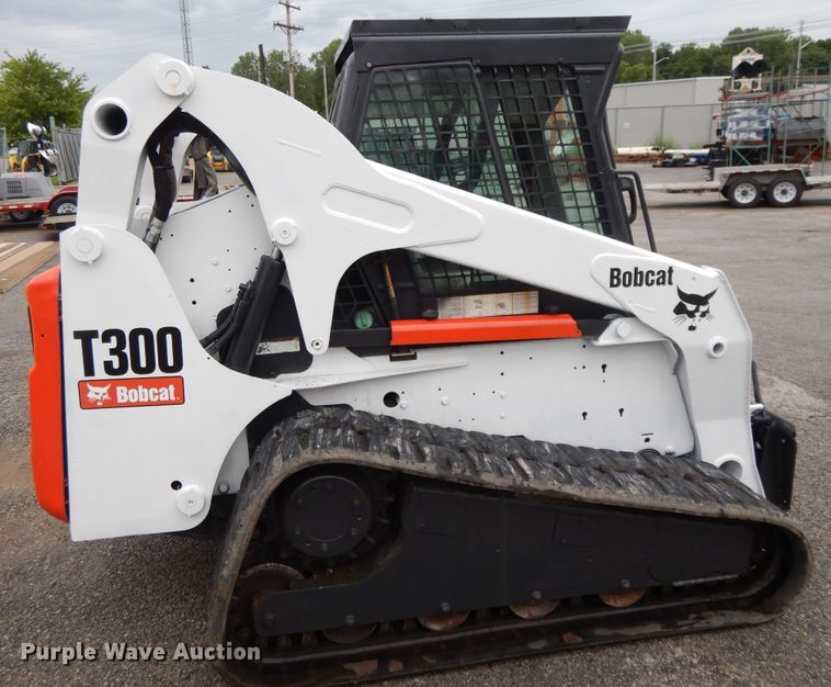 image for item DF5221 2005 Bobcat T300  tracked skid steer loader