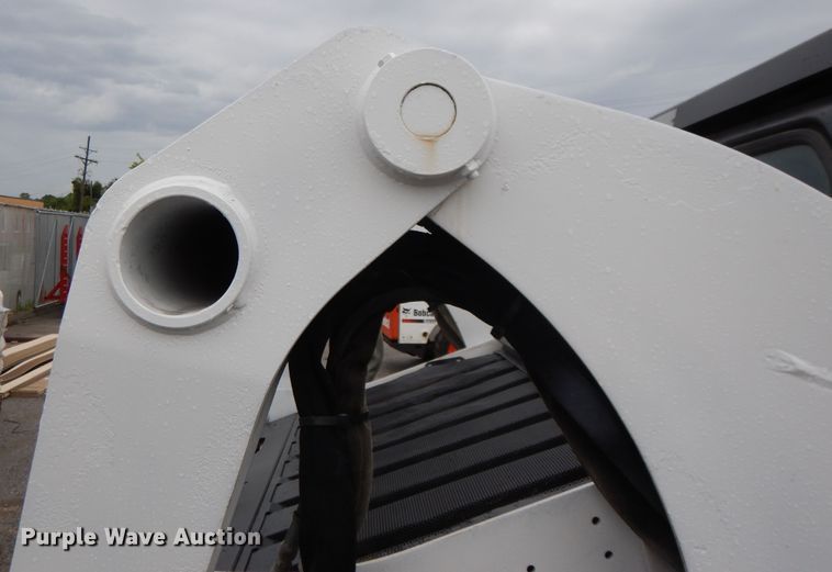 image for item DF5221 2005 Bobcat T300  tracked skid steer loader