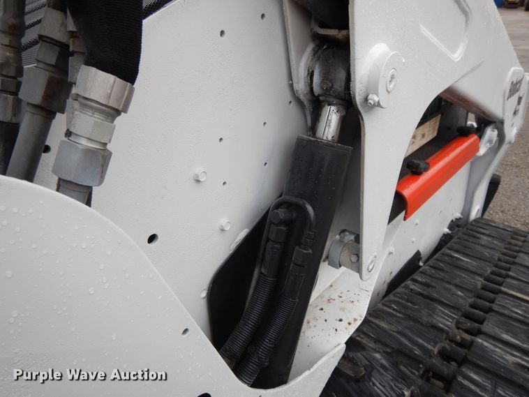 image for item DF5221 2005 Bobcat T300  tracked skid steer loader