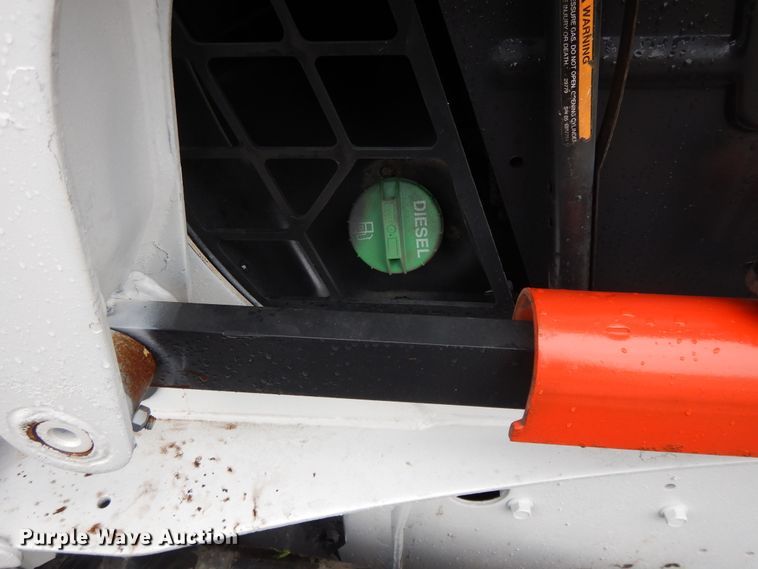 image for item DF5221 2005 Bobcat T300  tracked skid steer loader