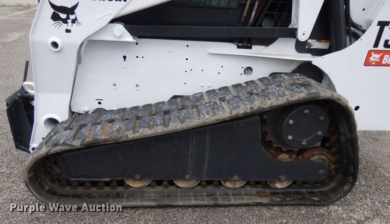 image for item DF5221 2005 Bobcat T300  tracked skid steer loader