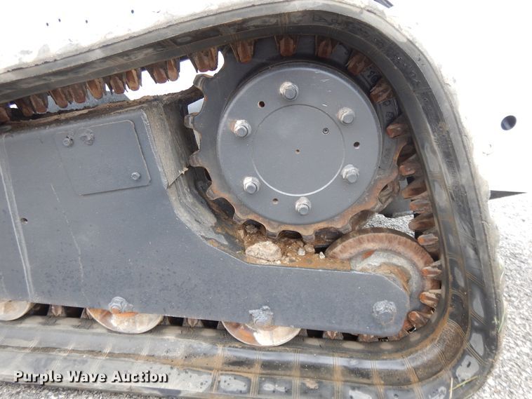 image for item DF5221 2005 Bobcat T300  tracked skid steer loader