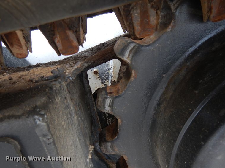 image for item DF5221 2005 Bobcat T300  tracked skid steer loader