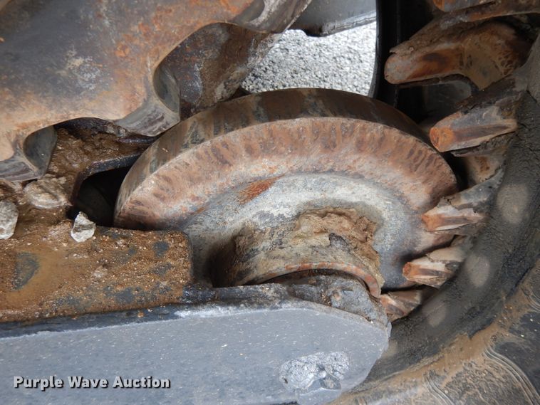 image for item DF5221 2005 Bobcat T300  tracked skid steer loader