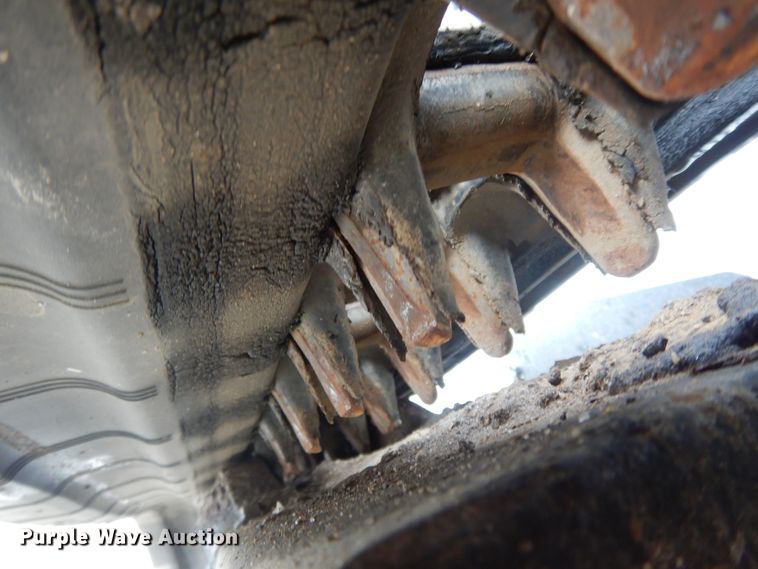 image for item DF5221 2005 Bobcat T300  tracked skid steer loader