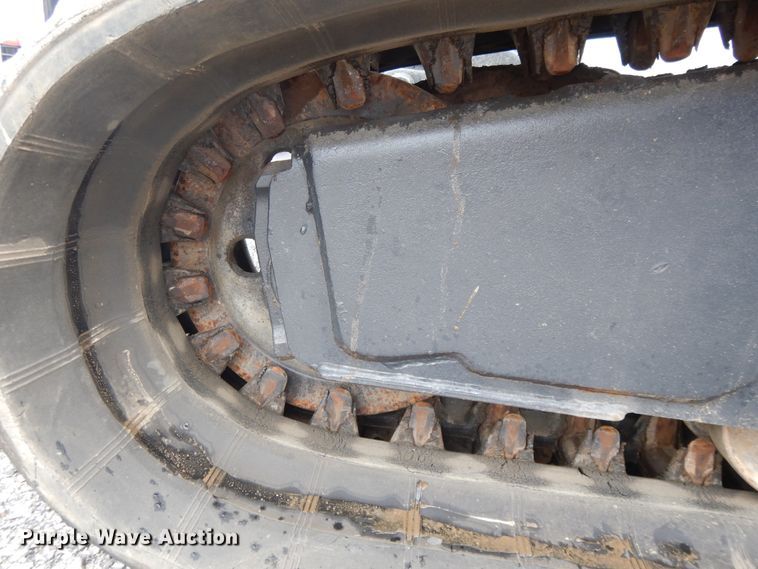 image for item DF5221 2005 Bobcat T300  tracked skid steer loader