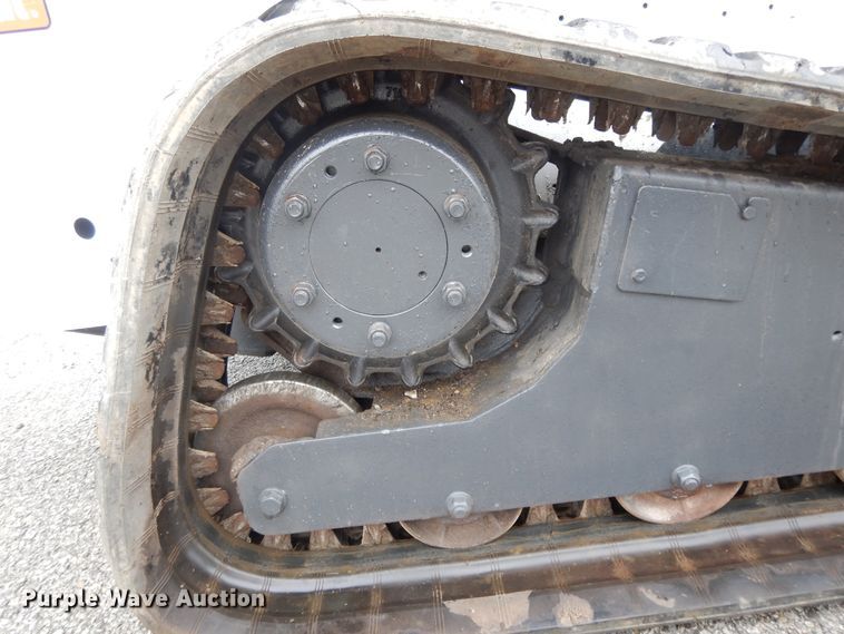 image for item DF5221 2005 Bobcat T300  tracked skid steer loader