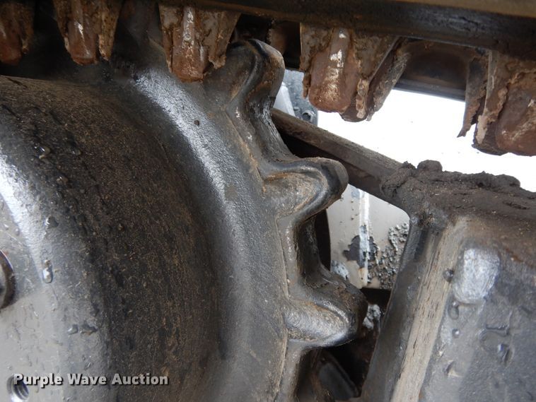 image for item DF5221 2005 Bobcat T300  tracked skid steer loader