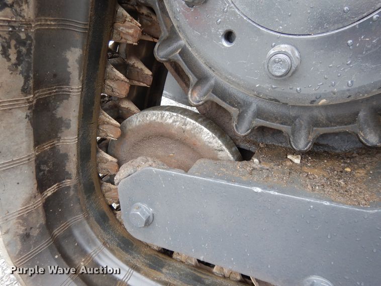 image for item DF5221 2005 Bobcat T300  tracked skid steer loader