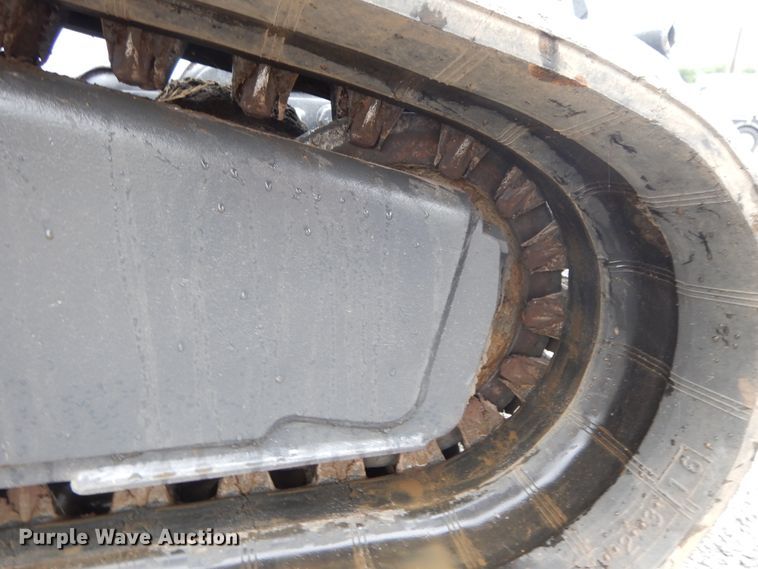 image for item DF5221 2005 Bobcat T300  tracked skid steer loader