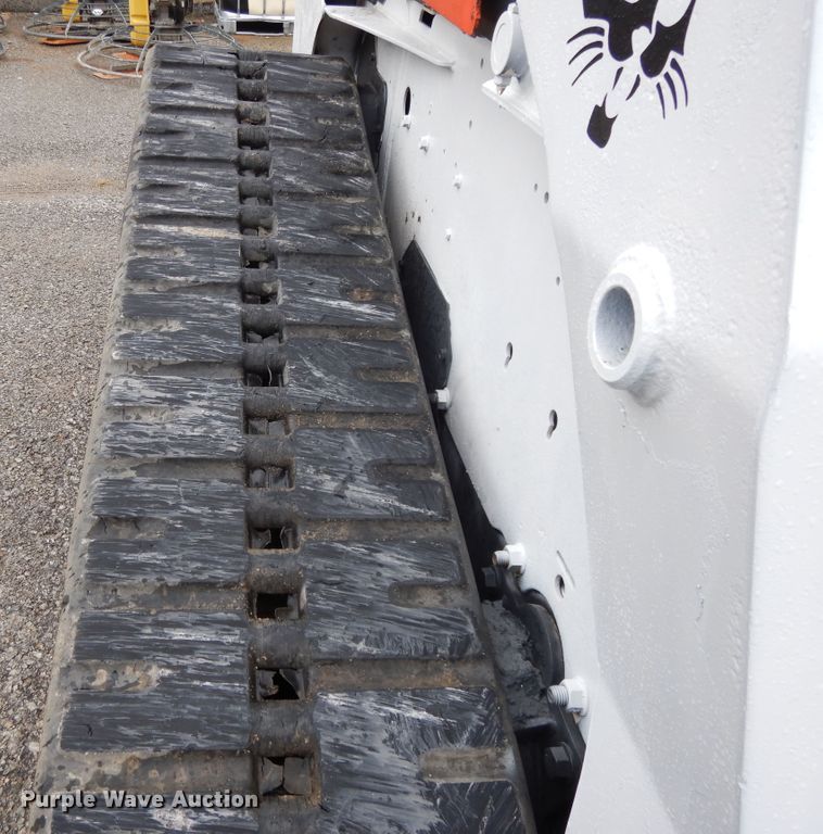 image for item DF5221 2005 Bobcat T300  tracked skid steer loader