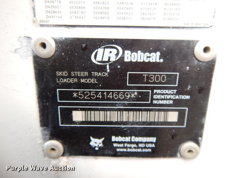 image for item DF5221 2005 Bobcat T300  tracked skid steer loader