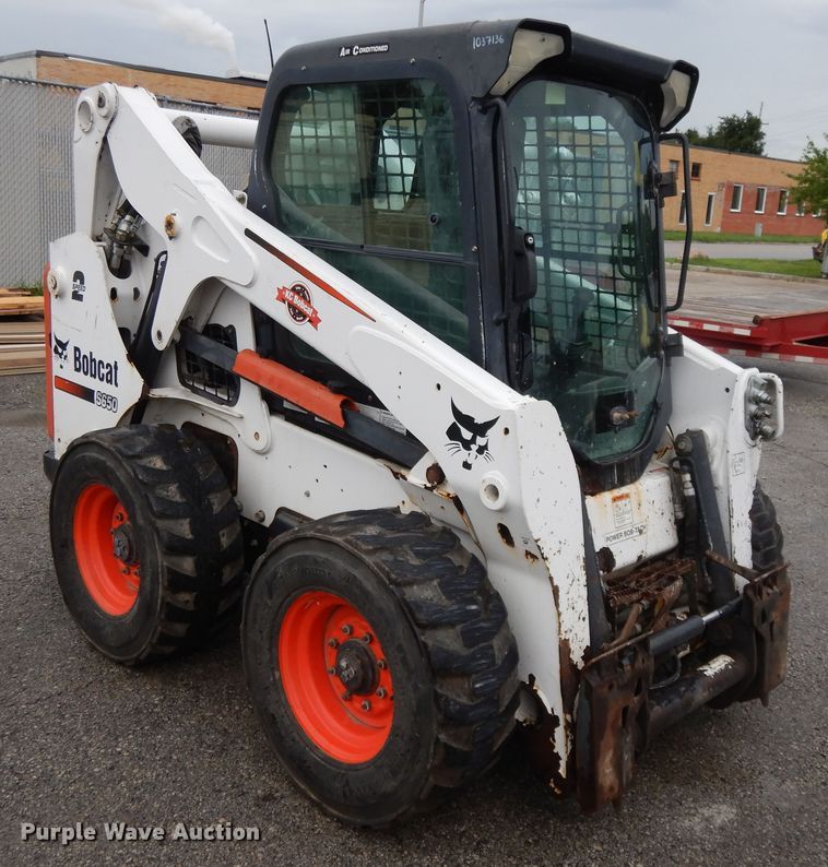 image for item DF5223 2010 Bobcat S650  skid steer loader
