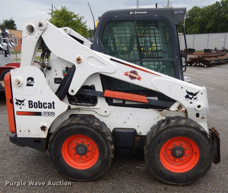 image for item DF5223 2010 Bobcat S650  skid steer loader