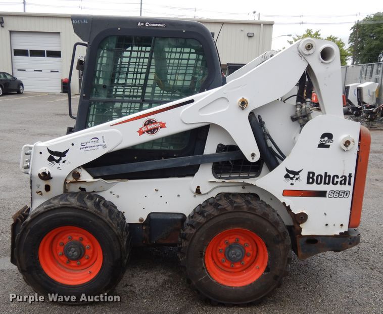 image for item DF5223 2010 Bobcat S650  skid steer loader