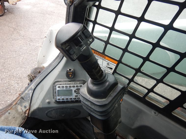 image for item DF5223 2010 Bobcat S650  skid steer loader