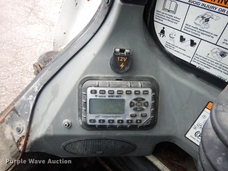 image for item DF5223 2010 Bobcat S650  skid steer loader