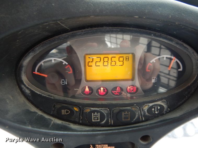 image for item DF5223 2010 Bobcat S650  skid steer loader