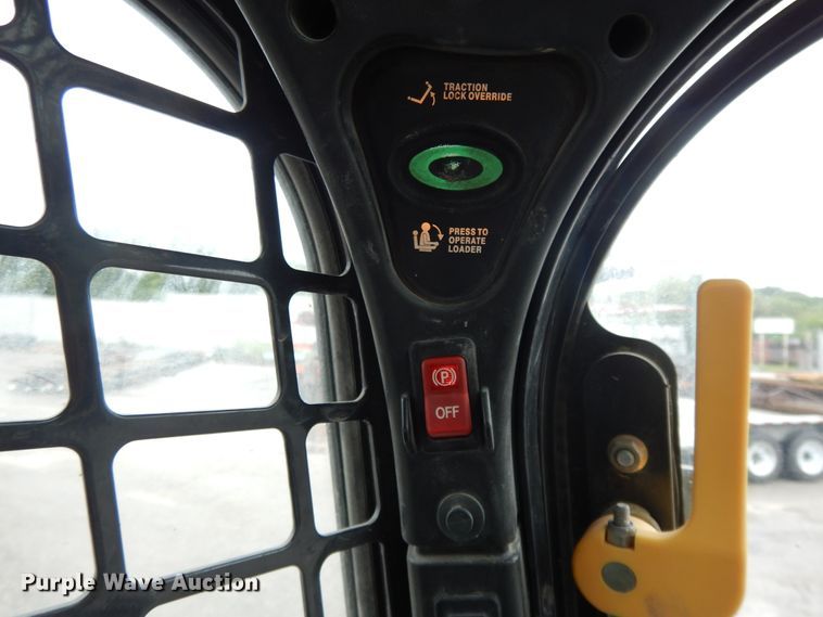 image for item DF5223 2010 Bobcat S650  skid steer loader