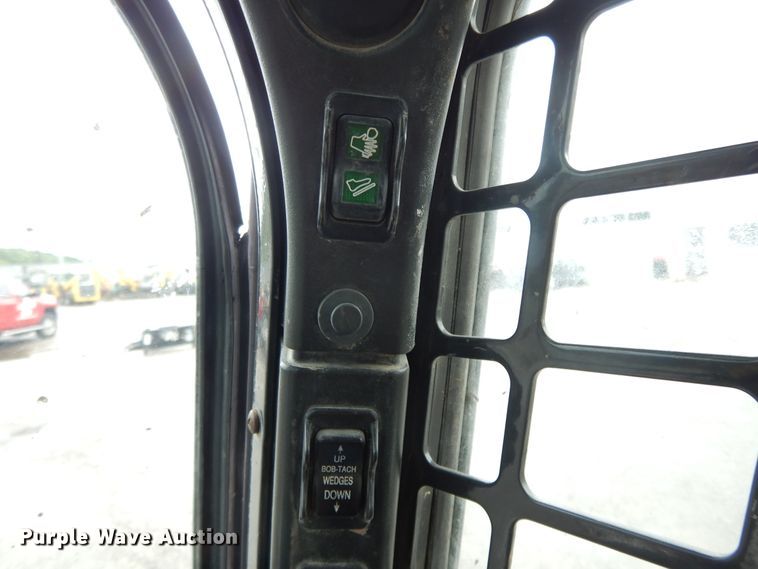 image for item DF5223 2010 Bobcat S650  skid steer loader