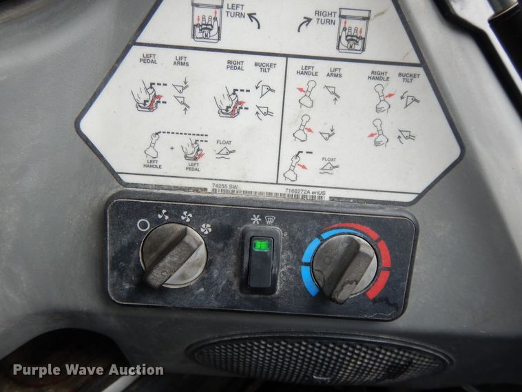 image for item DF5223 2010 Bobcat S650  skid steer loader