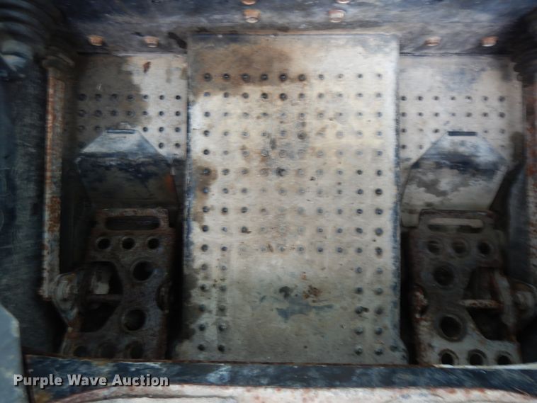 image for item DF5223 2010 Bobcat S650  skid steer loader